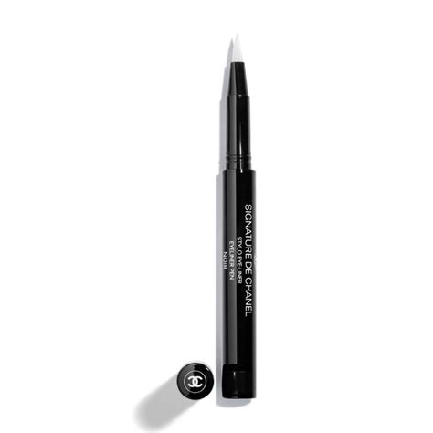 signature de chanel stylo eyeliner.